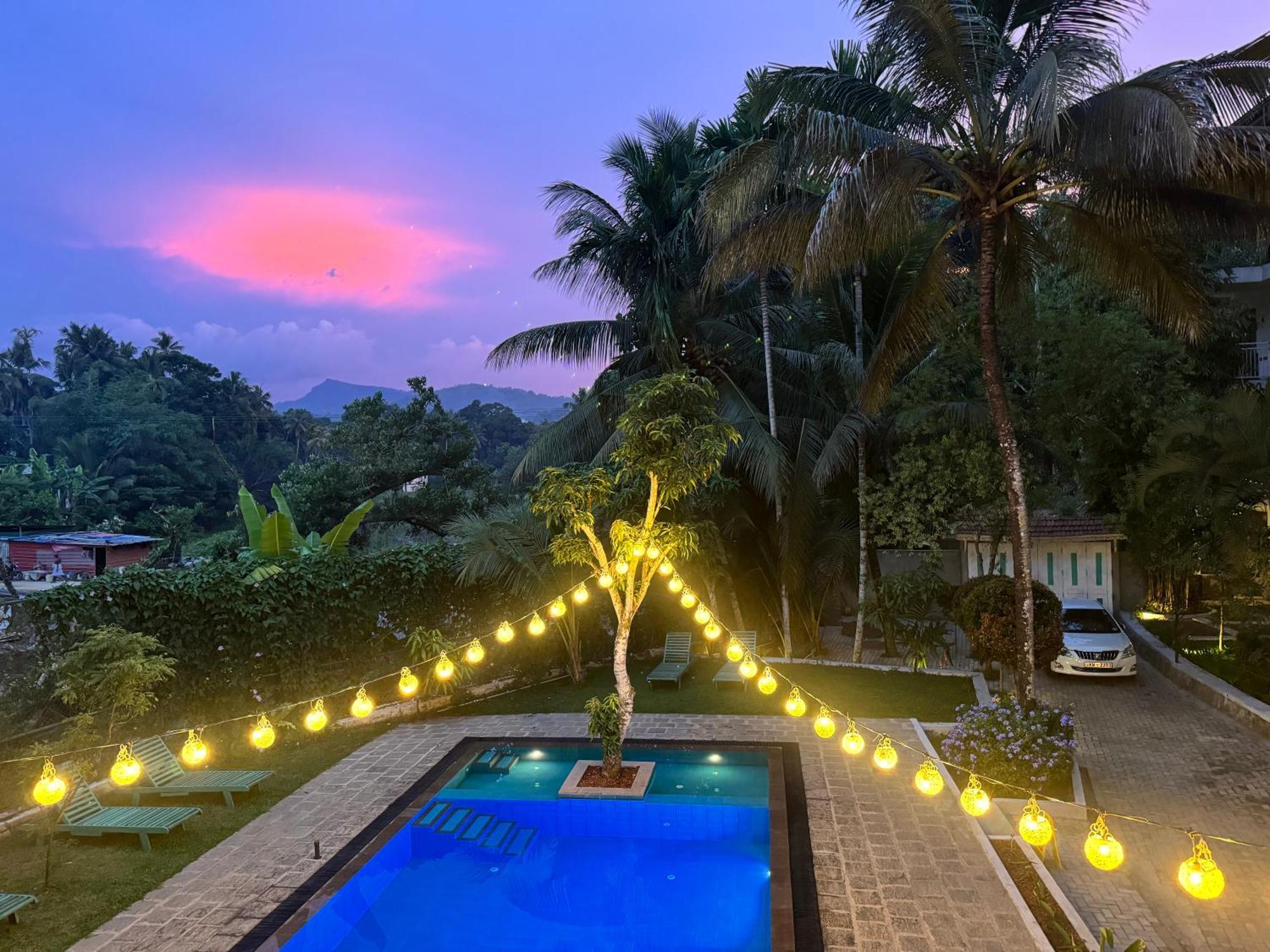 Heavens Holiday Resort Tennekumbura Esterno foto