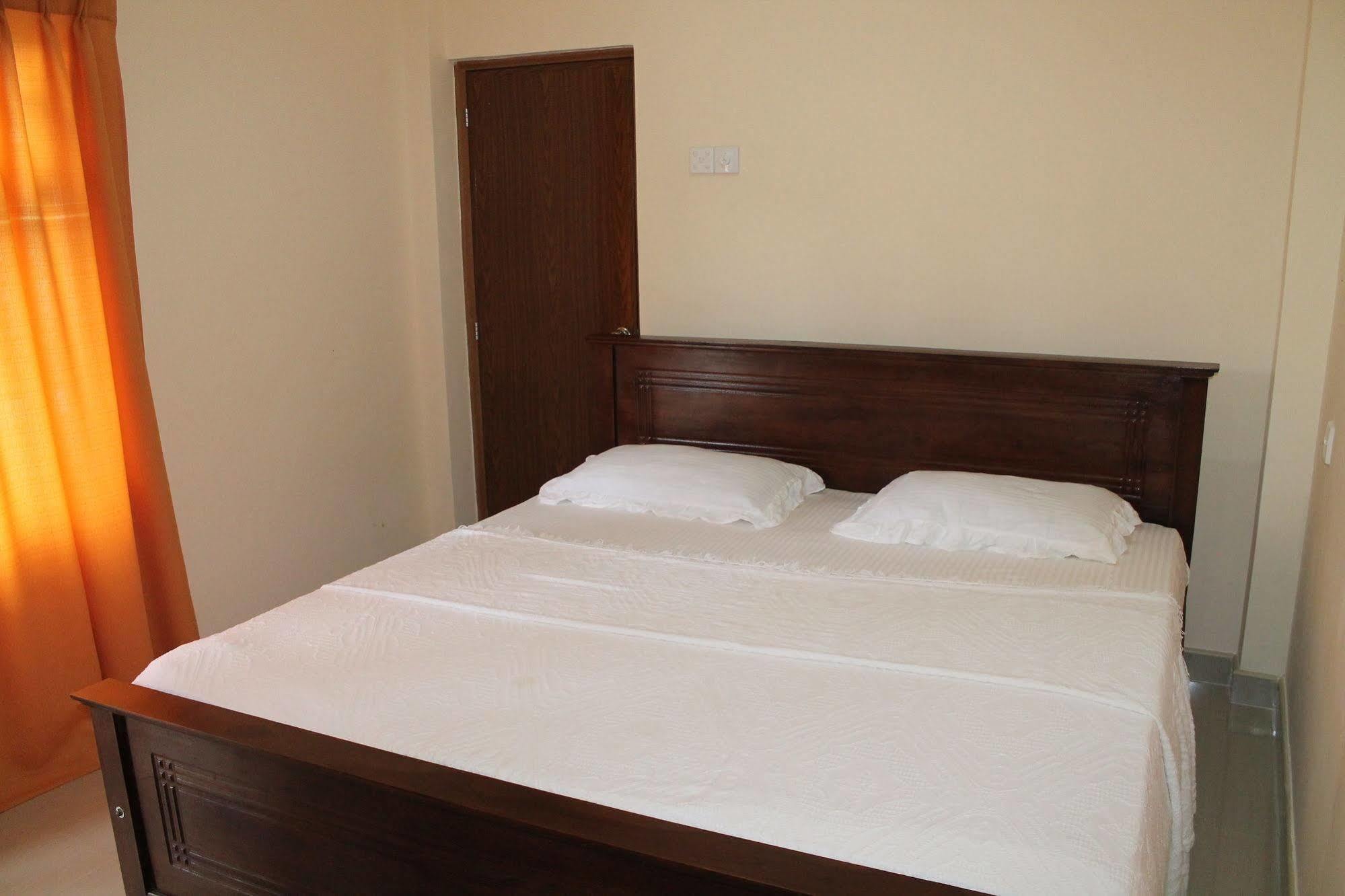 Heavens Holiday Resort Tennekumbura Esterno foto